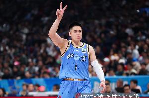 真挚的祝福祝北京男篮后卫陈盈骏33岁生日快乐！
