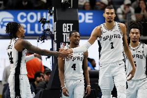 波蒂斯：文班&福克斯&米奇很难说该怪谁 毕竟这是他们首次季后赛