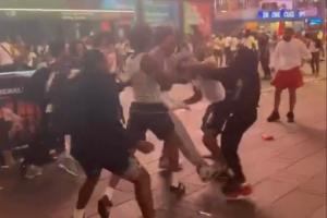 太乱了…纽约街头庆祝时发生枪击事件 1人中弹 3名嫌疑人被拘